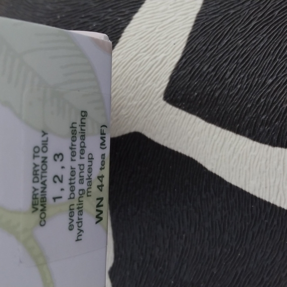 Clinique Makeup Repairing&Hydrating Makeup - Picture 6 of 8